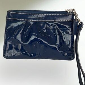 COACH NAVY PATENT WRISTLET